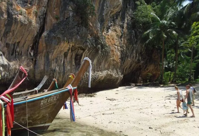 هتل Isle Beach Resort