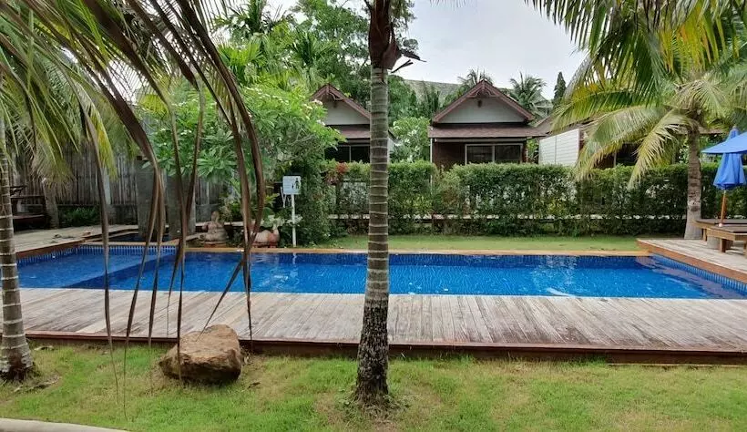 هتل Isle Beach Resort