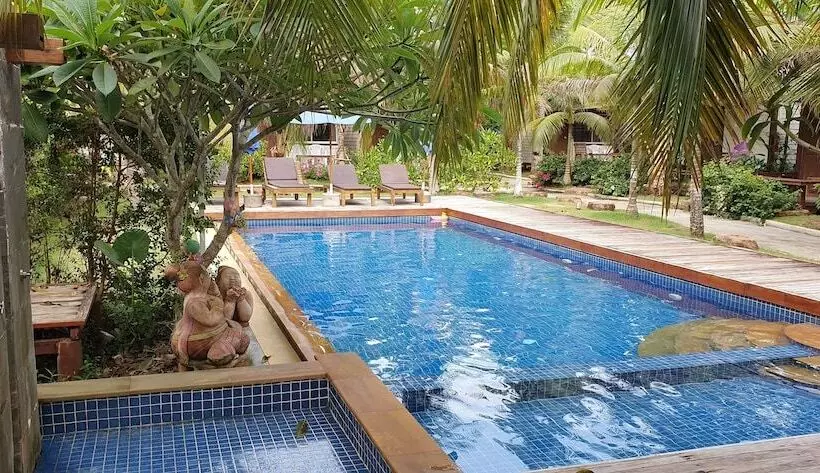 هتل Isle Beach Resort