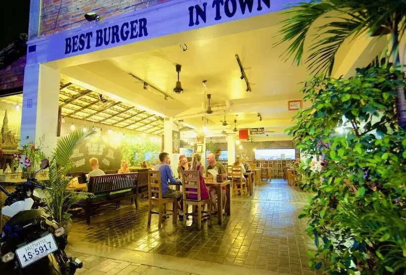 هتل Naga Angkor Hostel