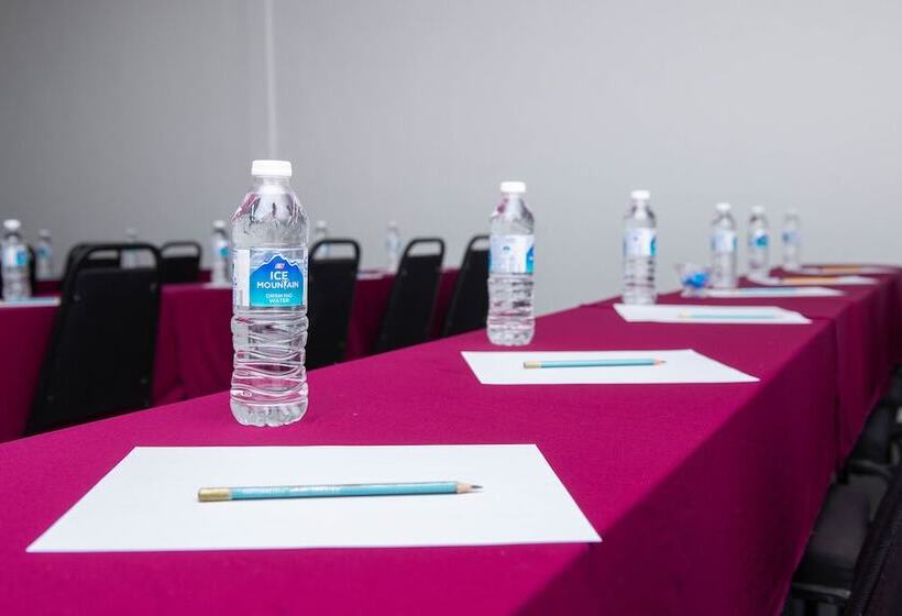 هتل Riverra Inn Langkawi