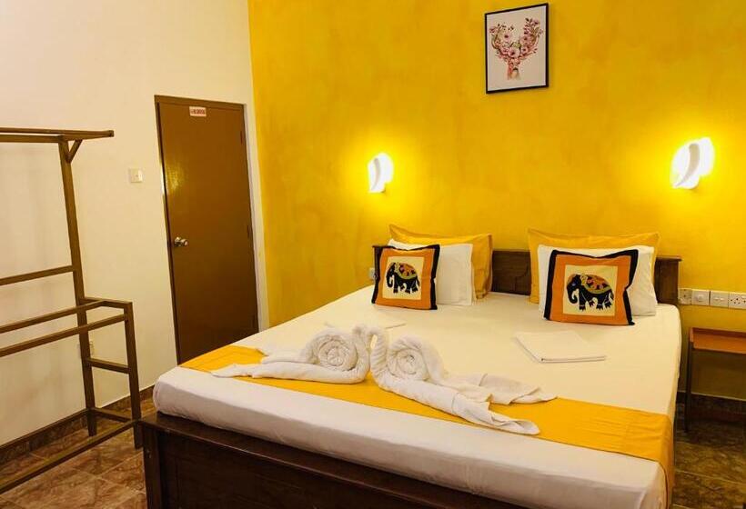 Пансион Sam's Guest House