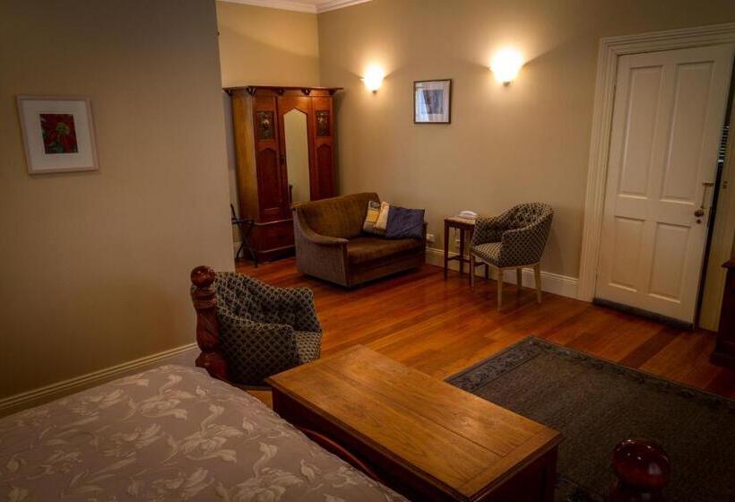 Tizzana Winery Bed And Breakfast