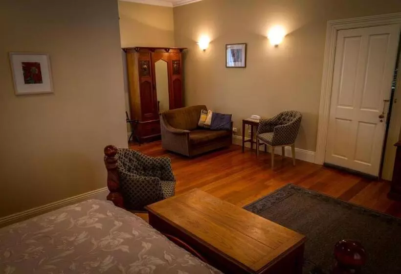 Tizzana Winery Bed And Breakfast