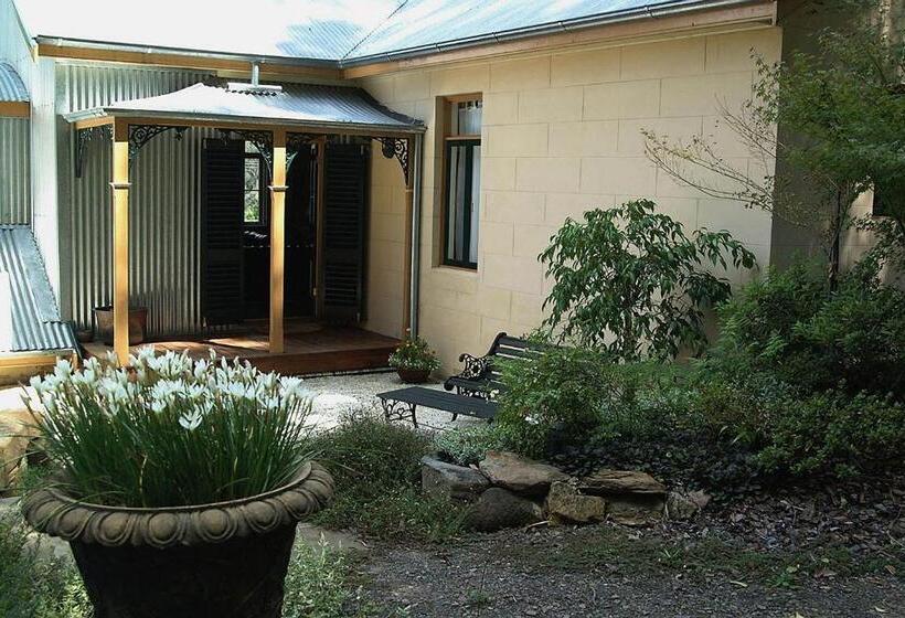 Tizzana Winery Bed And Breakfast