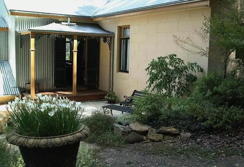 Tizzana Winery Bed And Breakfast