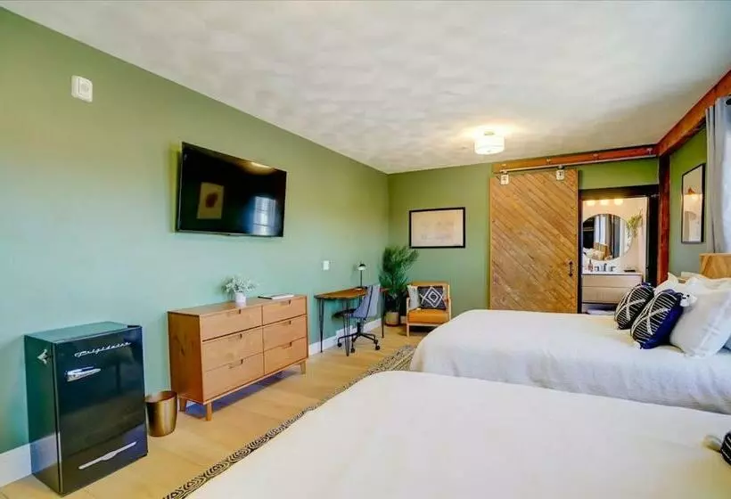 ユースホステル 204   Double Queen