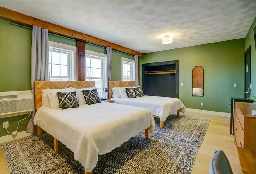 ユースホステル 204   Double Queen