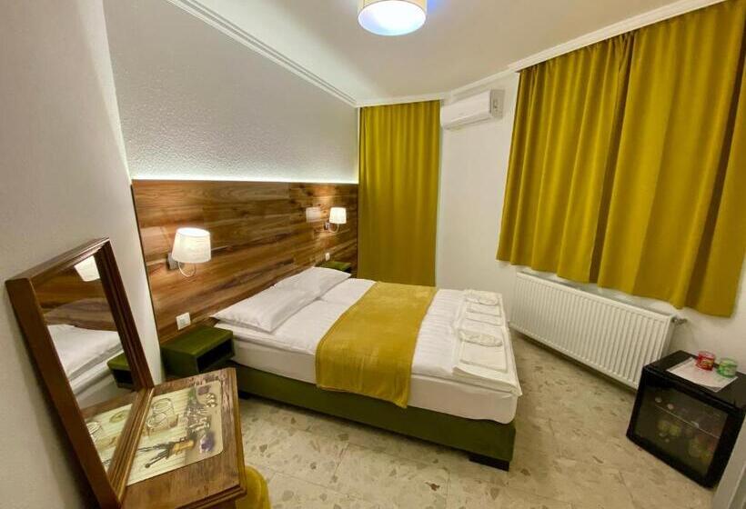 هتل Cinkota Residence