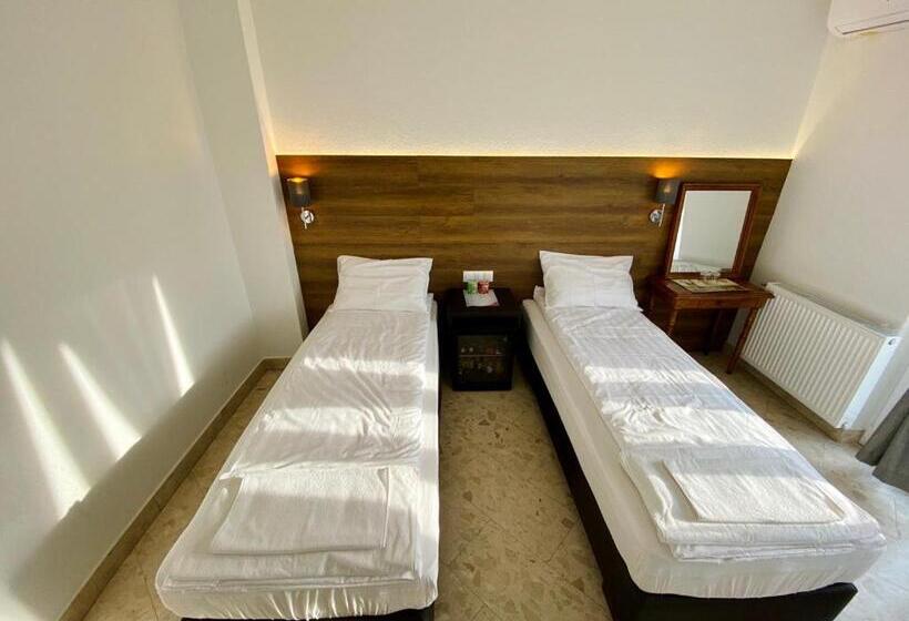 هتل Cinkota Residence