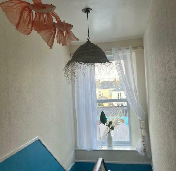 膳宿费 The Shell House