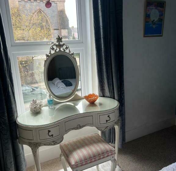 膳宿费 The Shell House