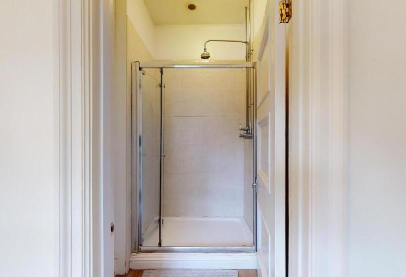 بنسيون The Vicarage Tooting, Sw17