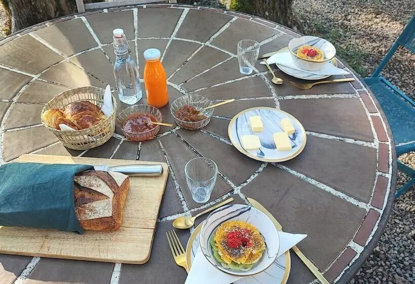 Aamiaismajoitus (B&B) Le Mas Mélusine