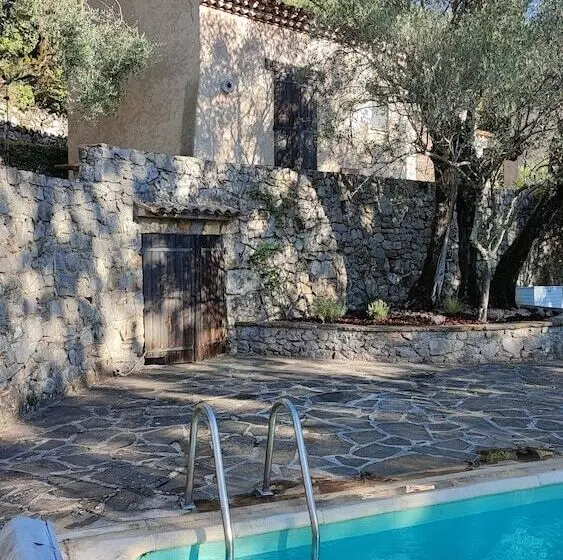 Aamiaismajoitus (B&B) Le Mas Mélusine