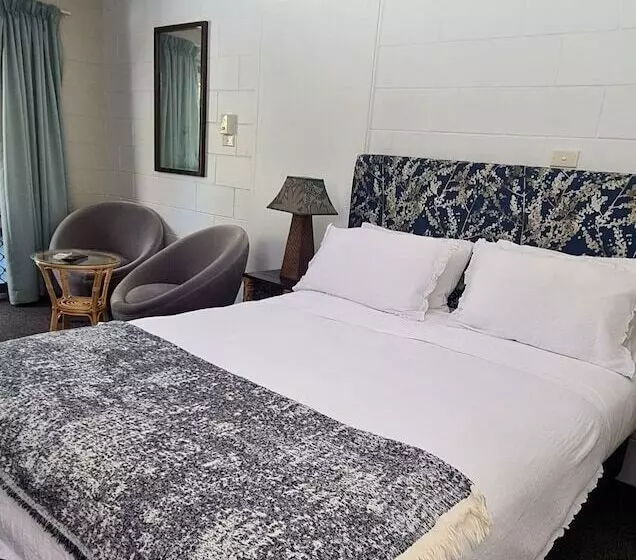 Hotelli Bramston Beach Resort