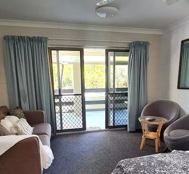 Hotelli Bramston Beach Resort