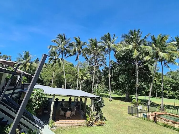 Hotelli Bramston Beach Resort