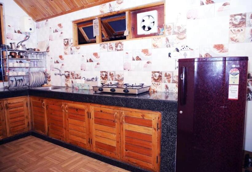 호텔 The Cedar Cottages Manali