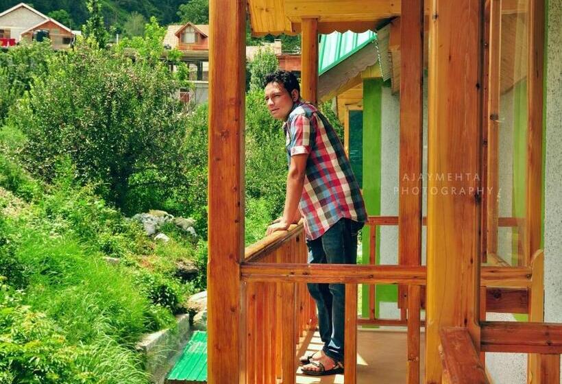 호텔 The Cedar Cottages Manali