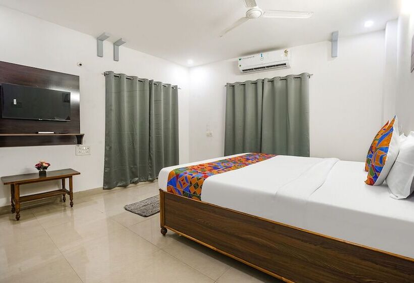 Fabhotel Comfort Room