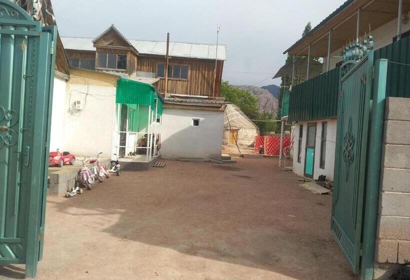 پانسیون Anar Guest House