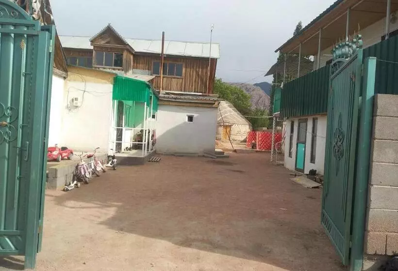 پانسیون Anar Guest House