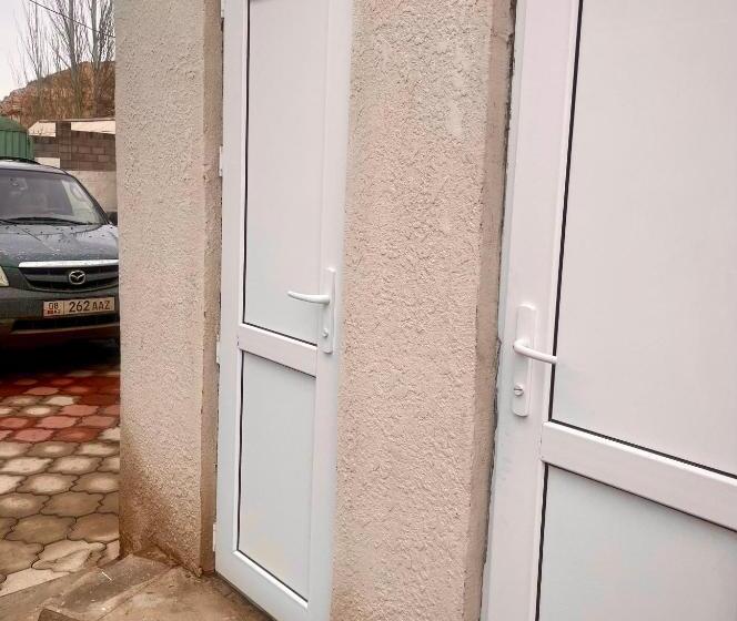 پانسیون Anar Guest House