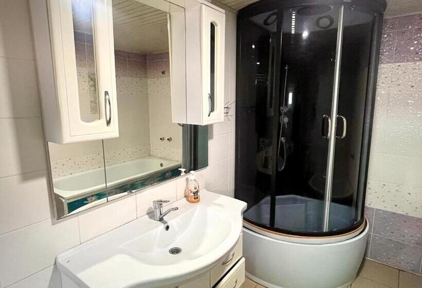 پانسیون Anar Guest House