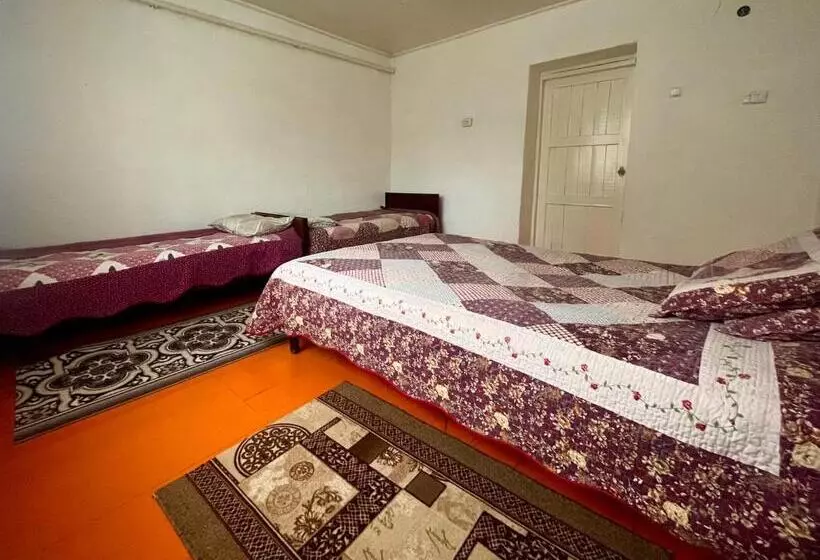 پانسیون Anar Guest House