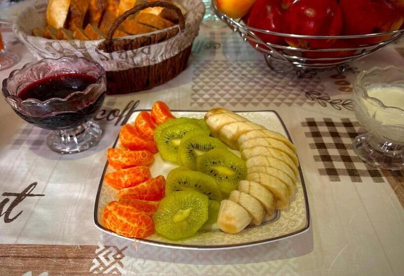 پانسیون Anar Guest House