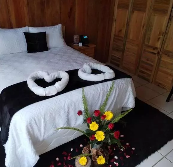 هتل Asgard Resort Guatemala