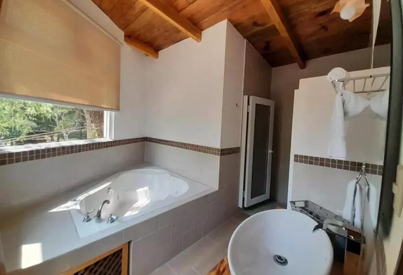 هتل Asgard Resort Guatemala