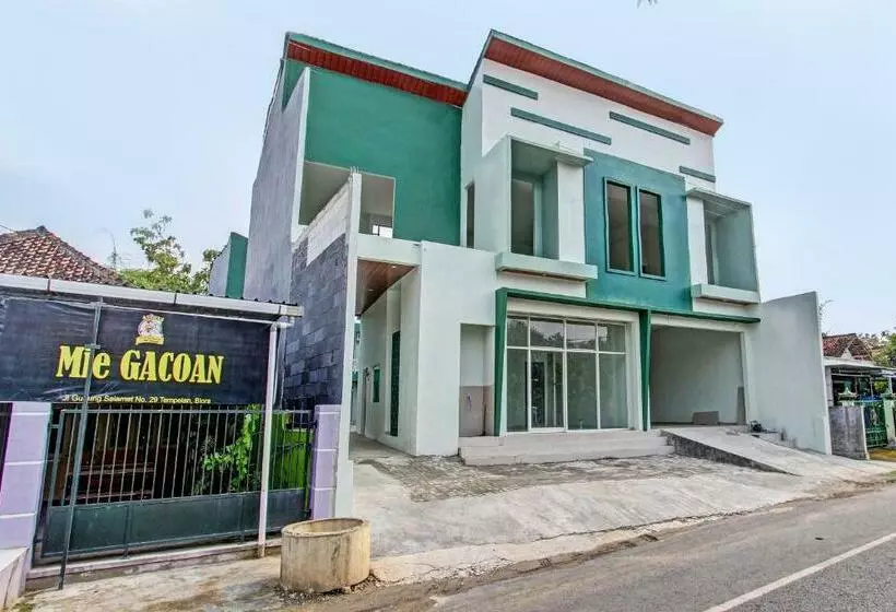 Hotelli Oyo 92428 Samudera Guesthouse