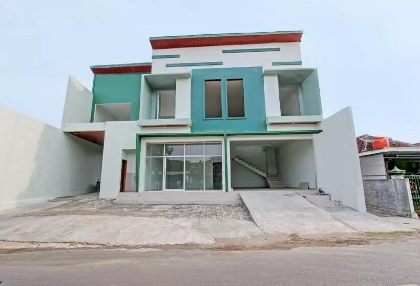 Hotelli Oyo 92428 Samudera Guesthouse