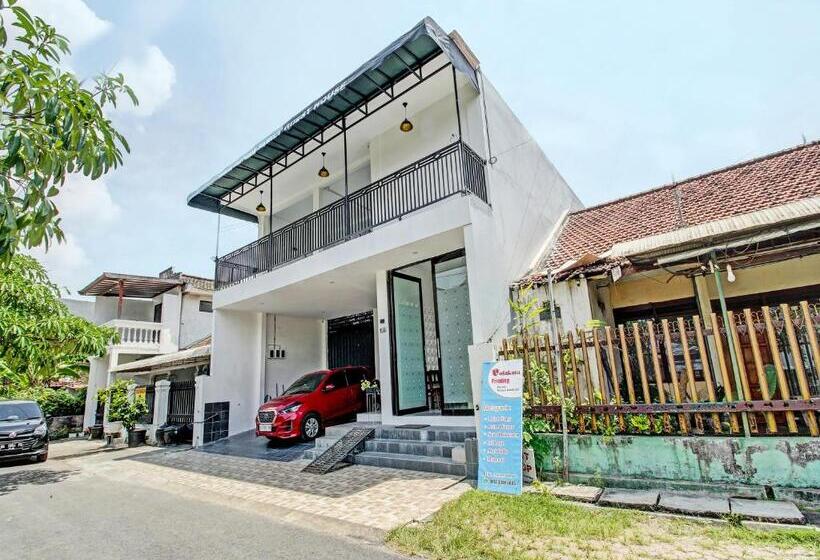 Hotell Oyo 92433 Sirih Gading Family Guest House