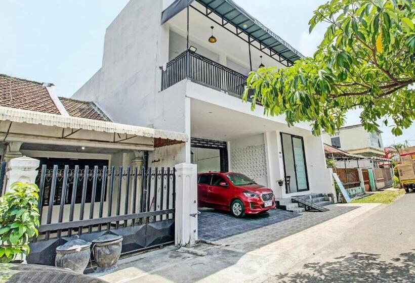 Hotell Oyo 92433 Sirih Gading Family Guest House