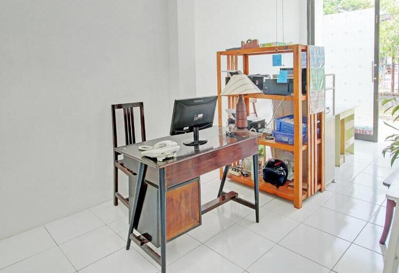 Hotell Oyo 92433 Sirih Gading Family Guest House