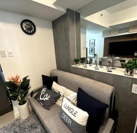 فندق Sally’s At Azure North