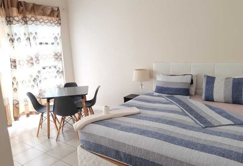 פנסיון Neo & Ruks Bellville Guesthouse