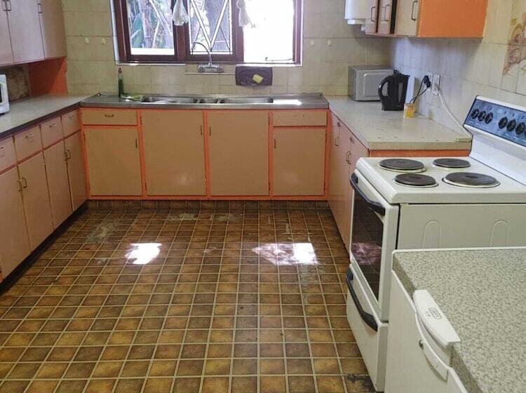 פנסיון Neo & Ruks Bellville Guesthouse