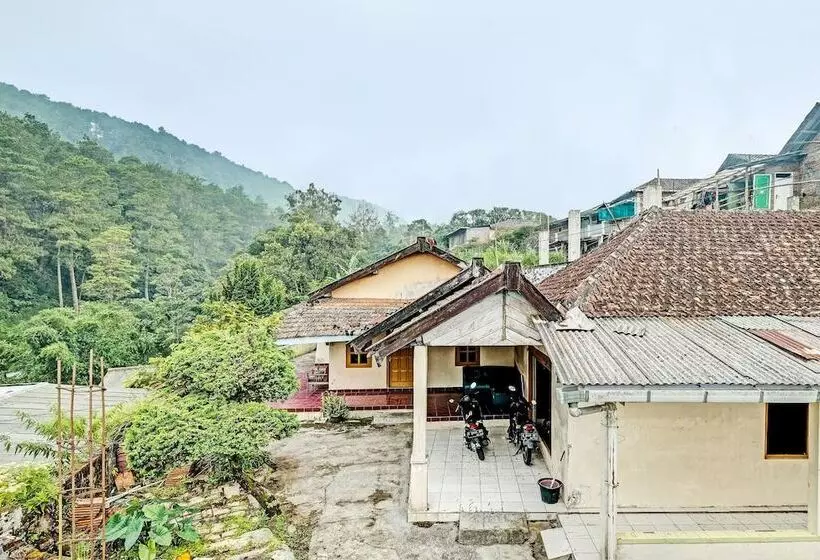 Spot On 92414 Hotel Pereng Sari