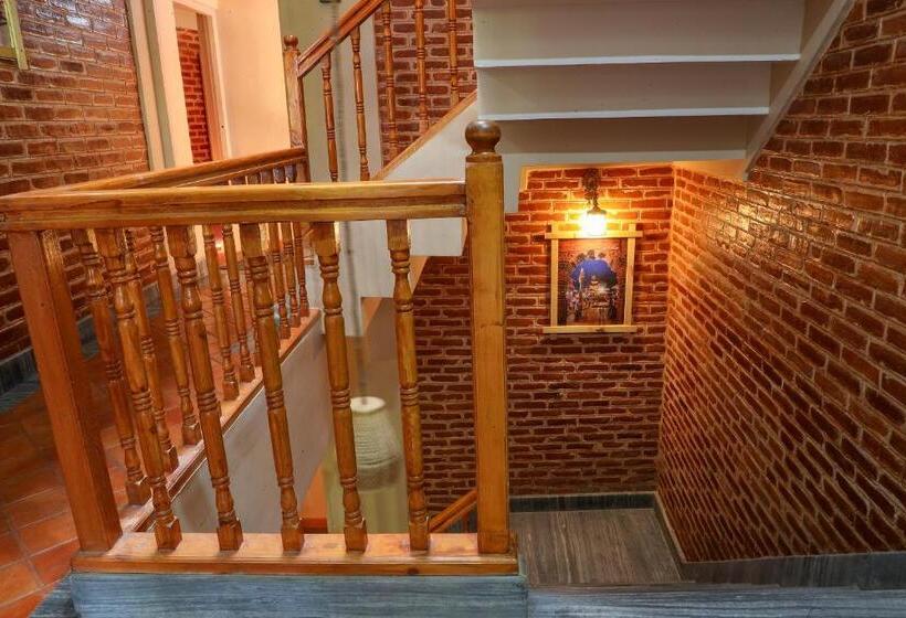 تختخواب و صبحانه Kaji Chen