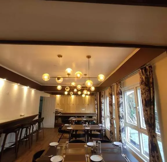 ホテル Cliffton Royals