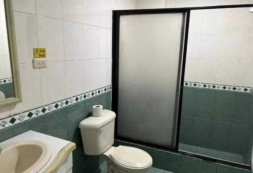 ペンション Iñaquito Gold