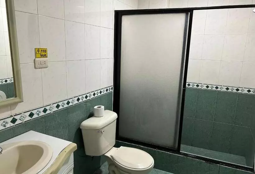 ペンション Iñaquito Gold