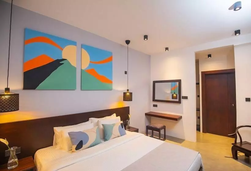 Majatalo Namara Green Ella