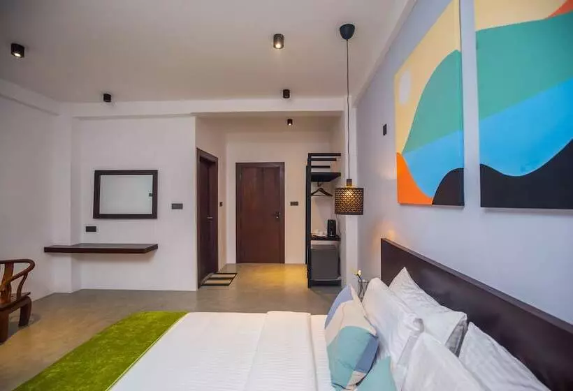 Majatalo Namara Green Ella