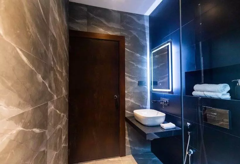 Majatalo Namara Green Ella