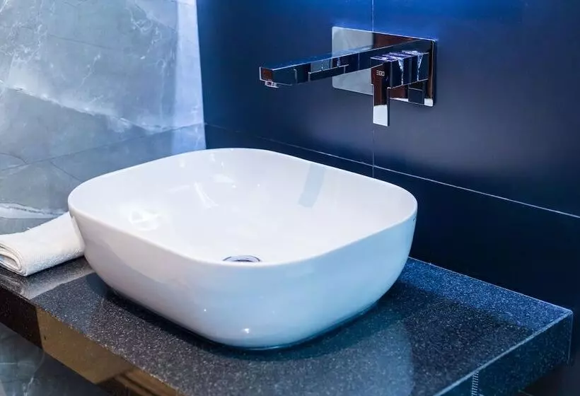 Majatalo Namara Green Ella